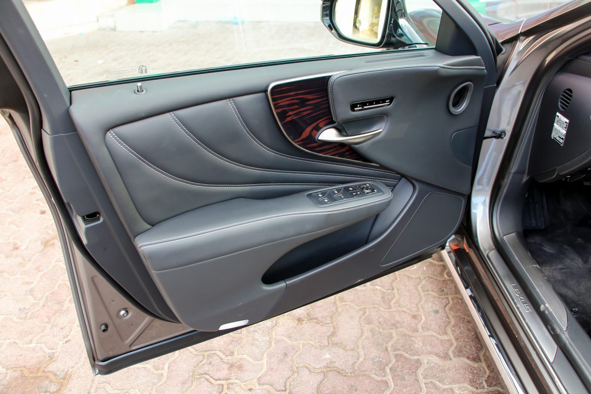 LEXUS LS