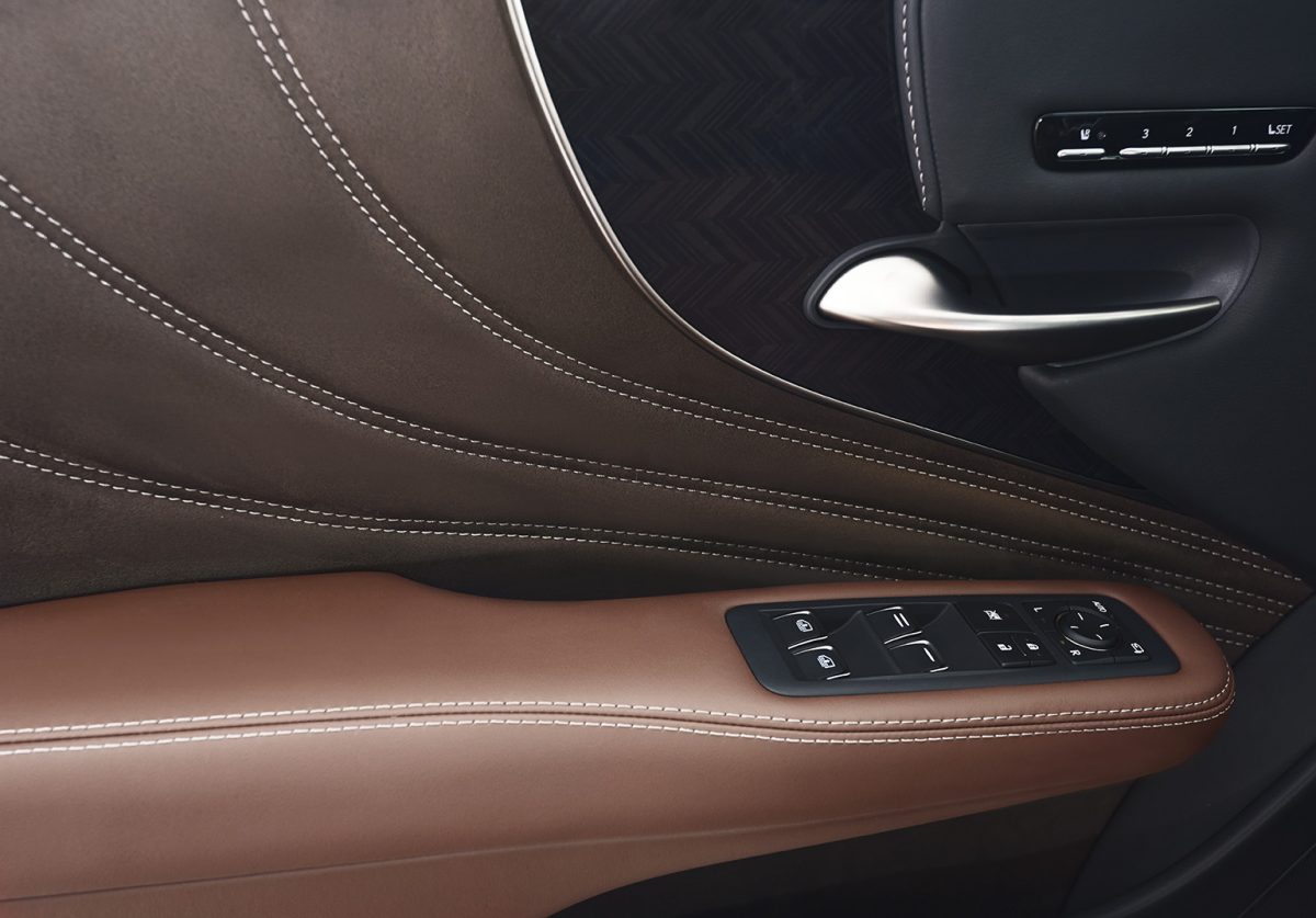 LEXUS LS