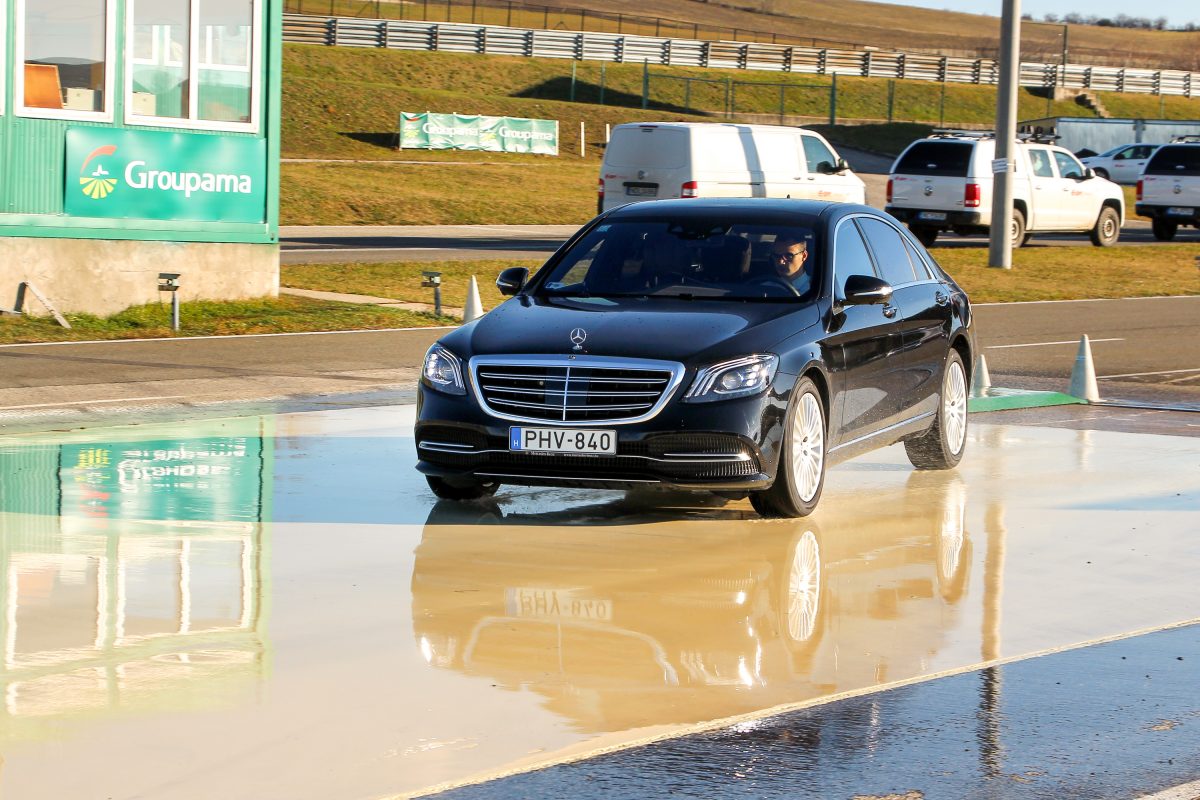 MERCEDES-BENZ S-OSZTÁLY