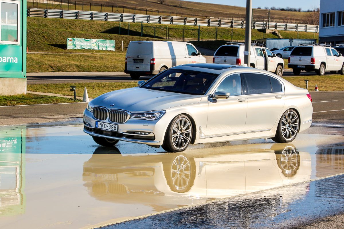MERCEDES-BENZ S-OSZTÁLY