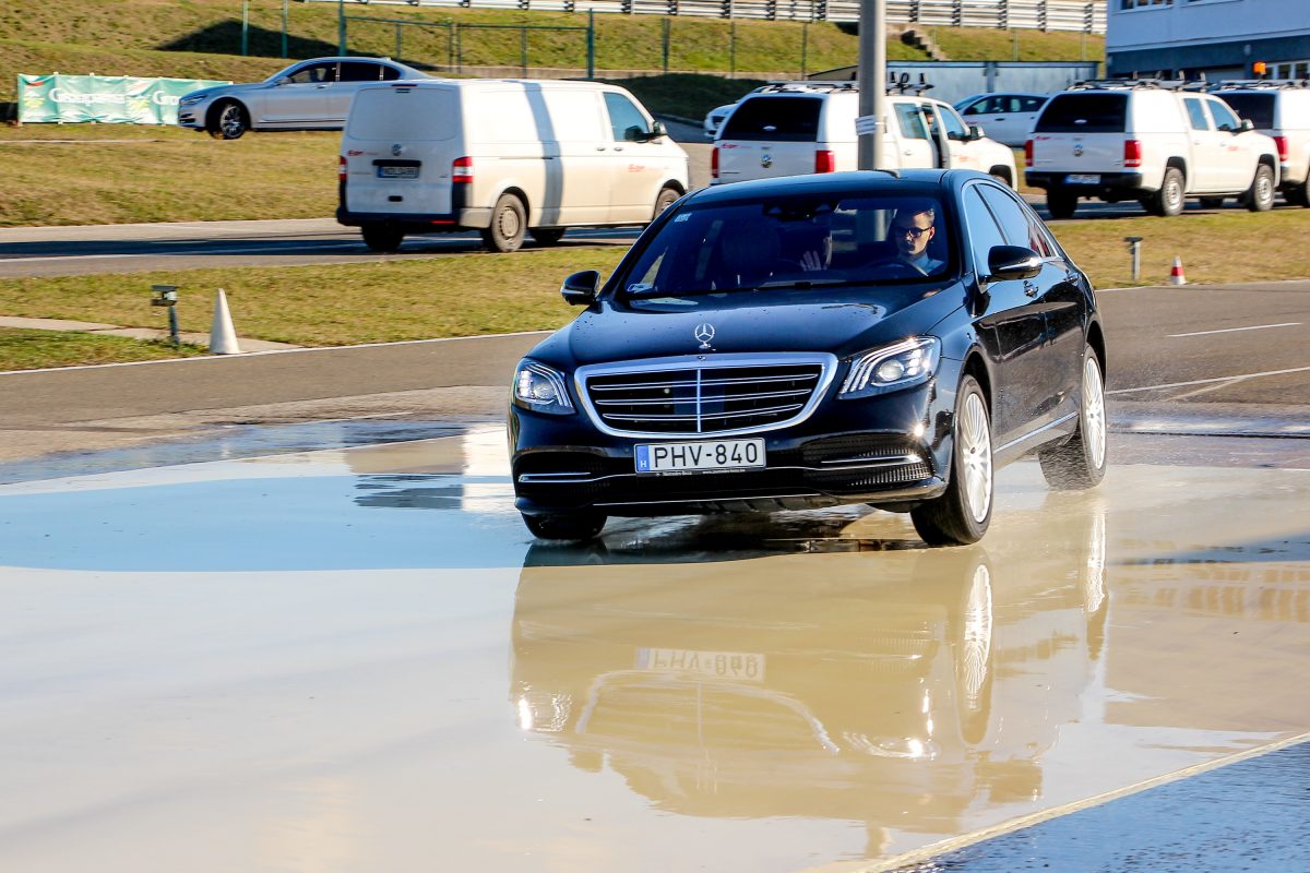 MERCEDES-BENZ S-OSZTÁLY
