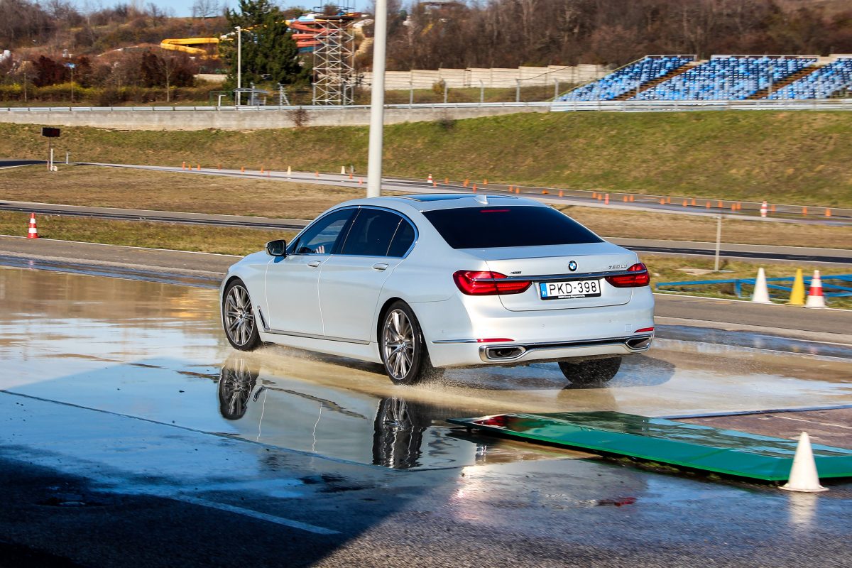MERCEDES-BENZ S-OSZTÁLY