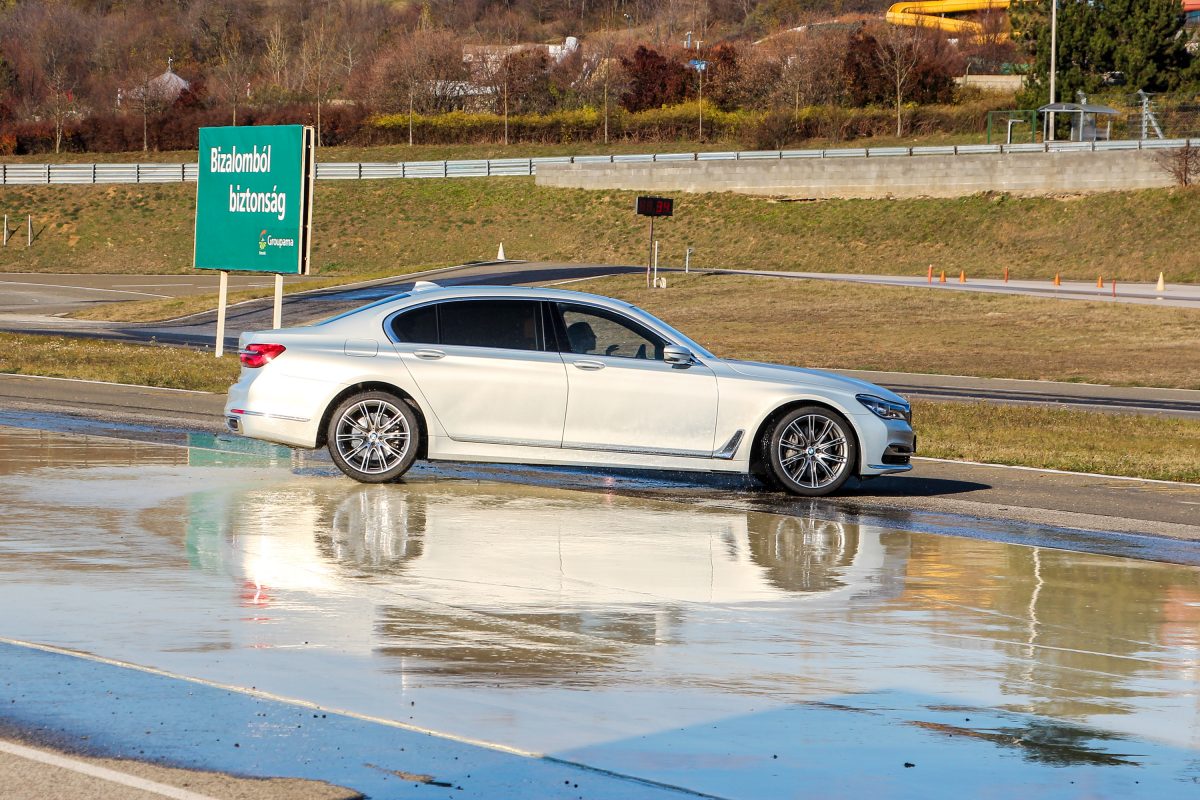 MERCEDES-BENZ S-OSZTÁLY