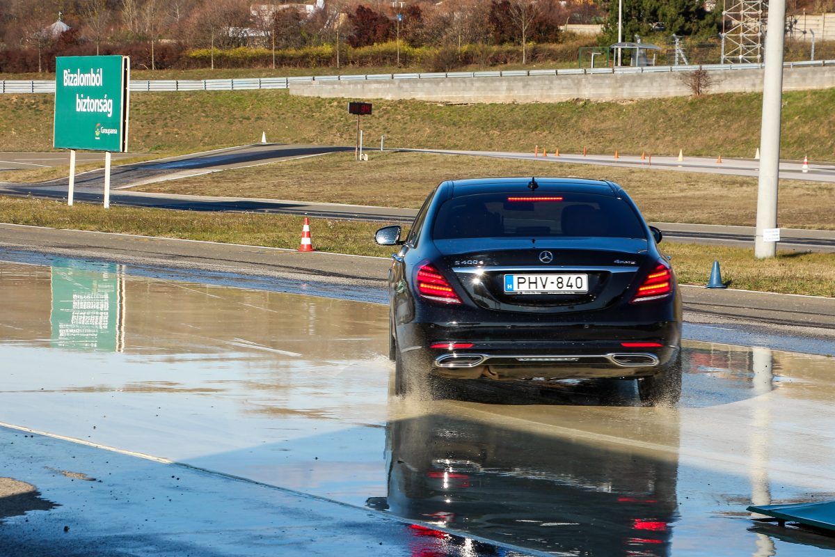 MERCEDES-BENZ S-OSZTÁLY