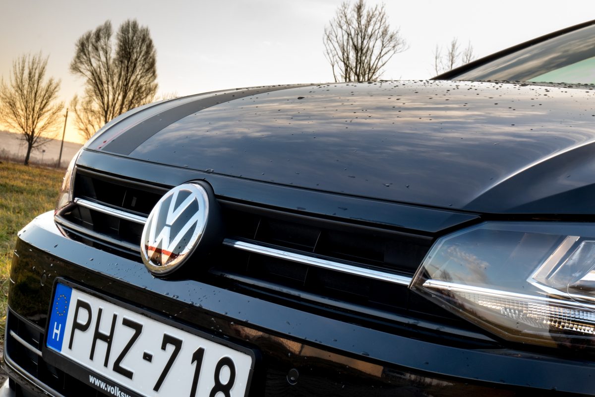 VOLKSWAGEN POLO