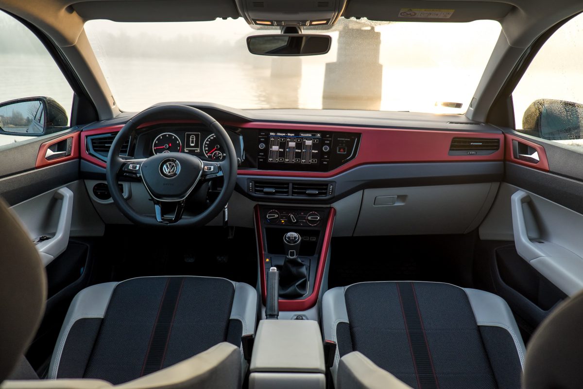 VOLKSWAGEN POLO