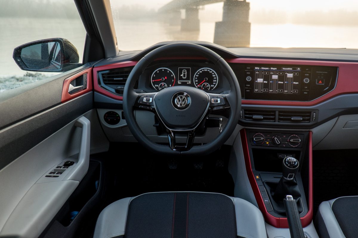 VOLKSWAGEN POLO
