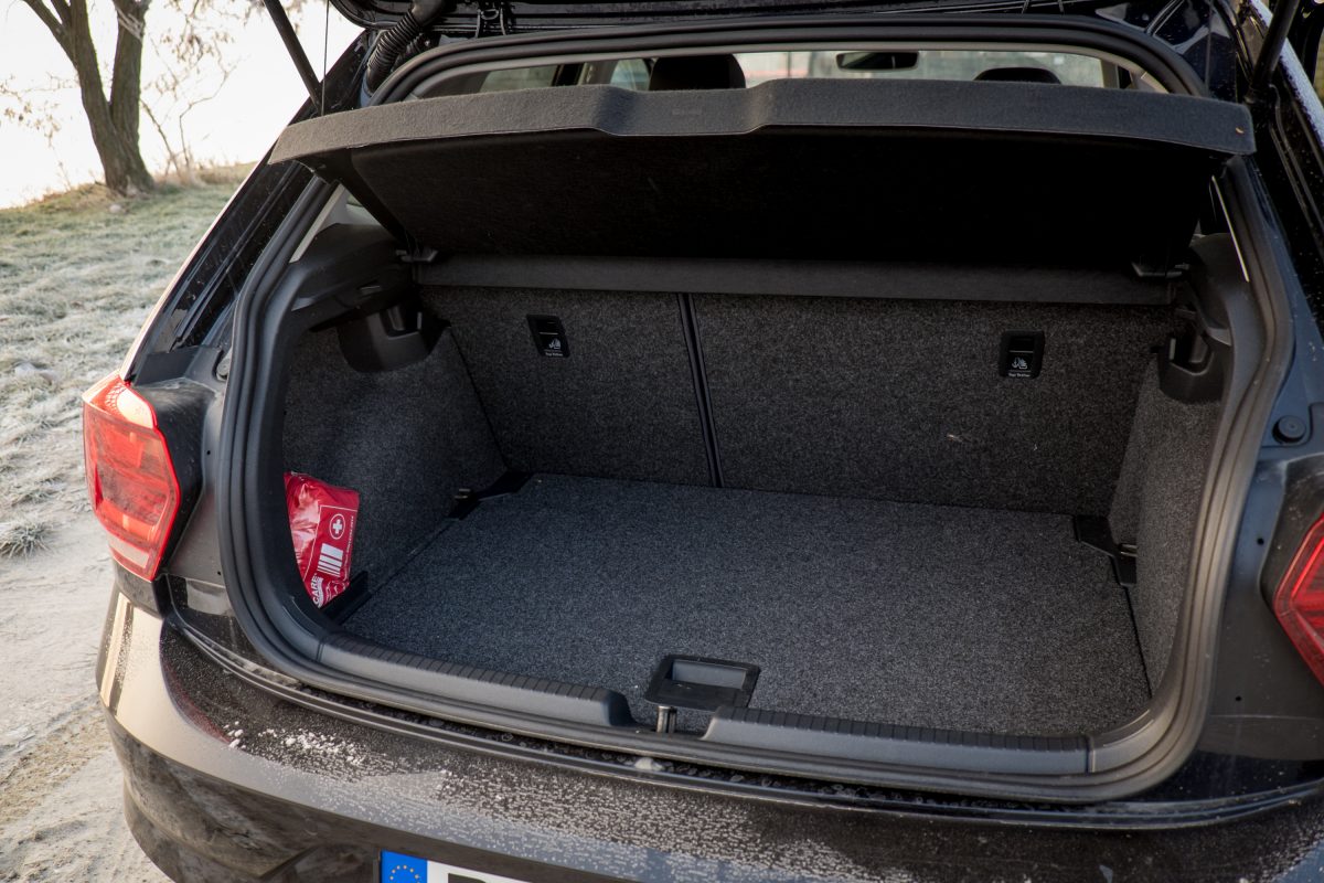 VOLKSWAGEN POLO