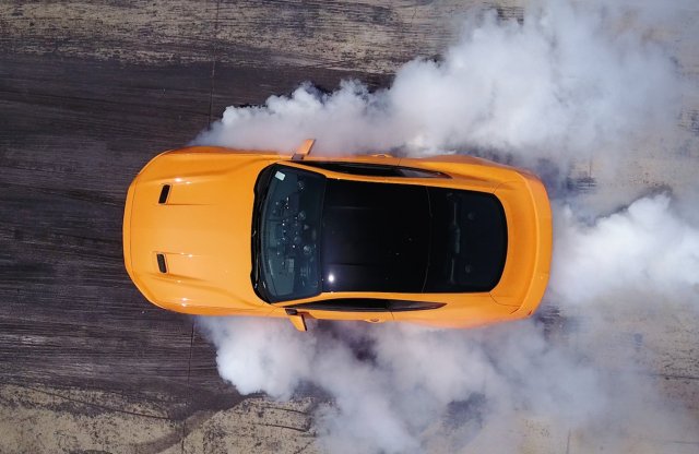 Sportabroncsokat kap az új Mustang
