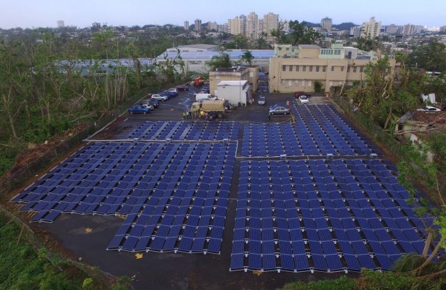 Napelemekkel és pénzzel segít a Tesla Puerto Ricóban