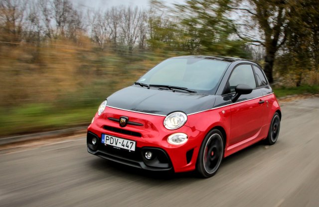 Ilyen lehet a rakéta hajtású görkori - Abarth 595