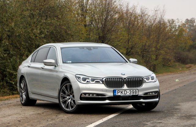 Kerekenként egy turbó - BMW 750Ld teszt