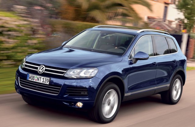 Több mint 57 ezer VW Touareget hívnak vissza