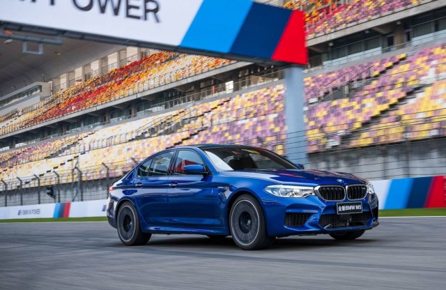 Megvan az első körrekordja az új M5-ös BMW-nek