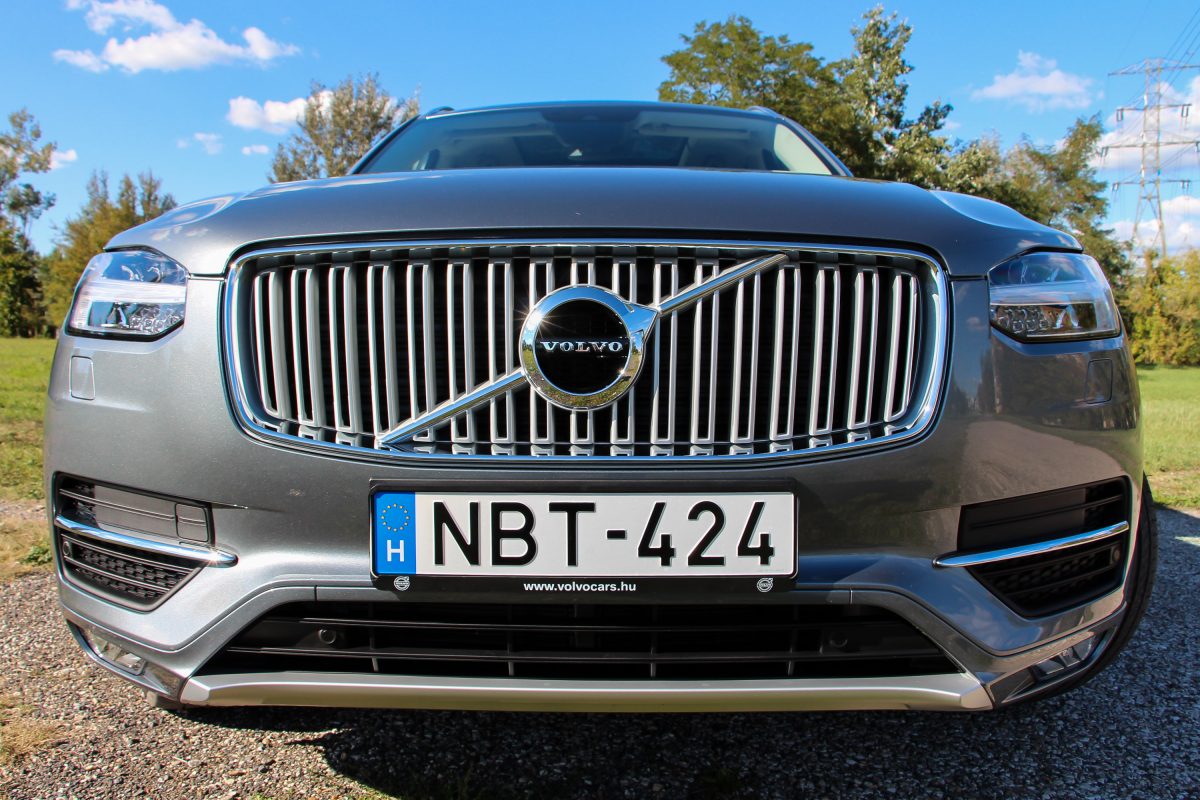 VOLVO XC90