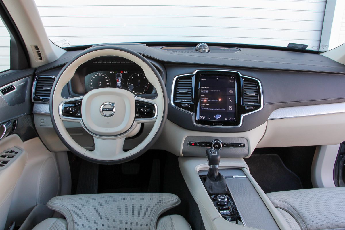 VOLVO XC90