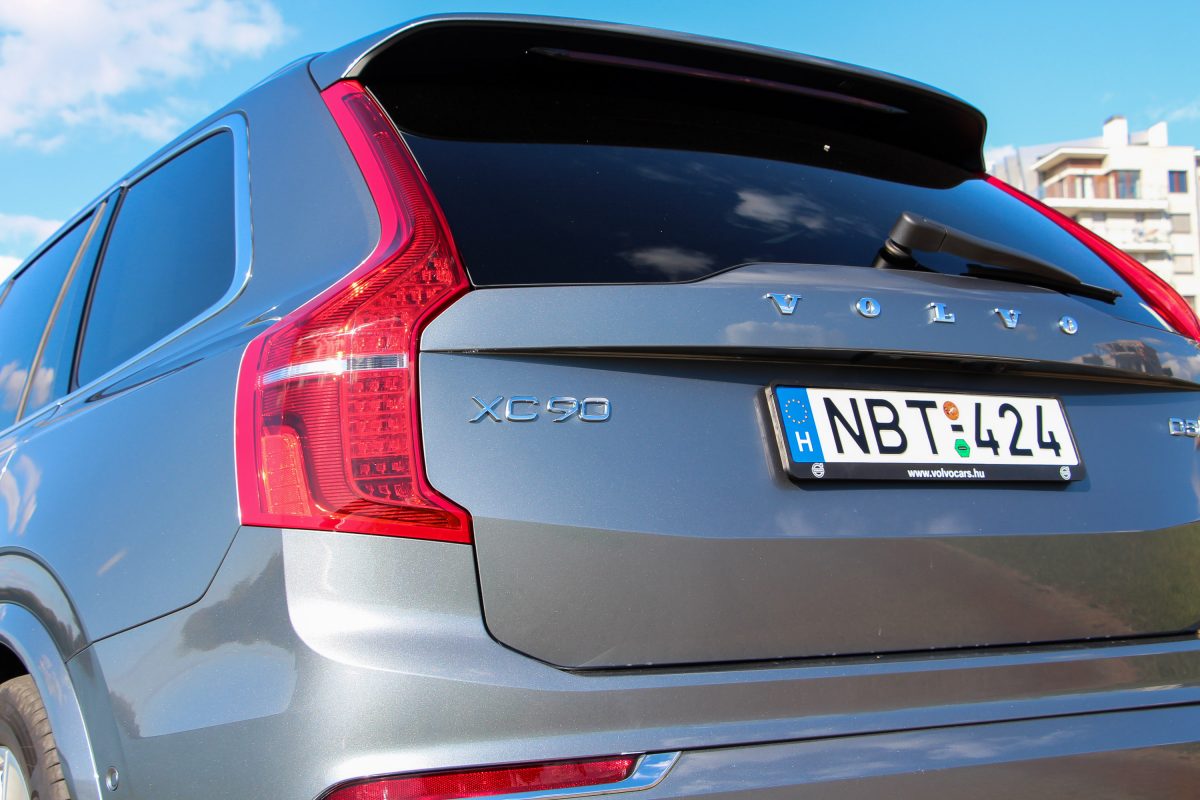 VOLVO XC90