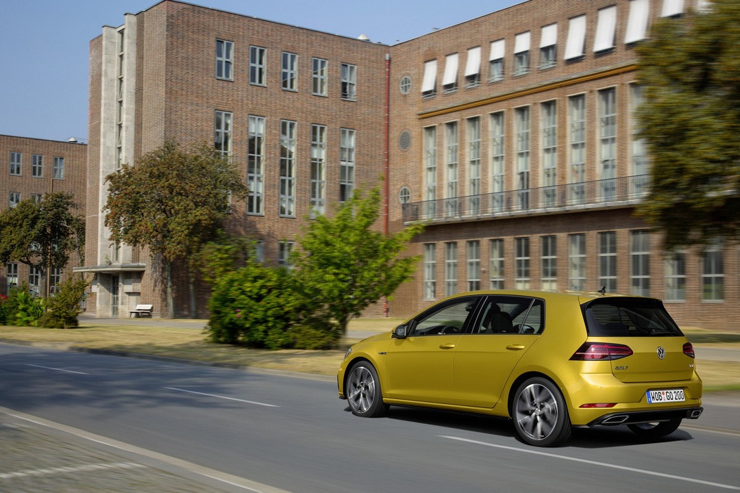 VOLKSWAGEN GOLF
