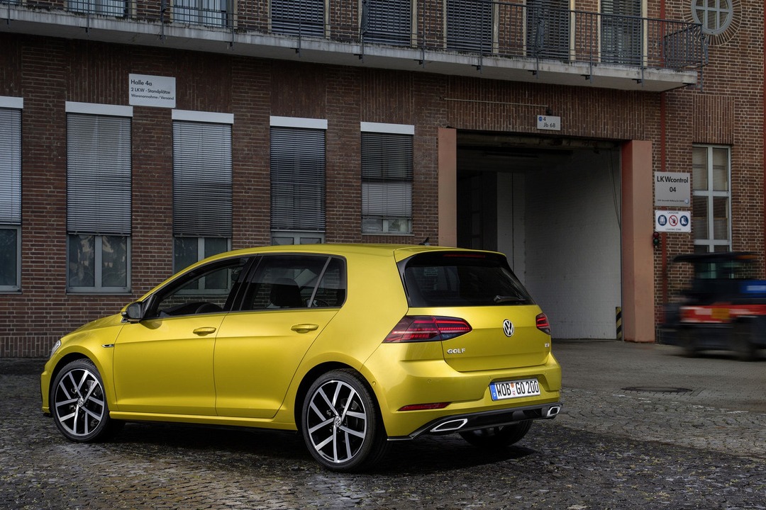 VOLKSWAGEN GOLF