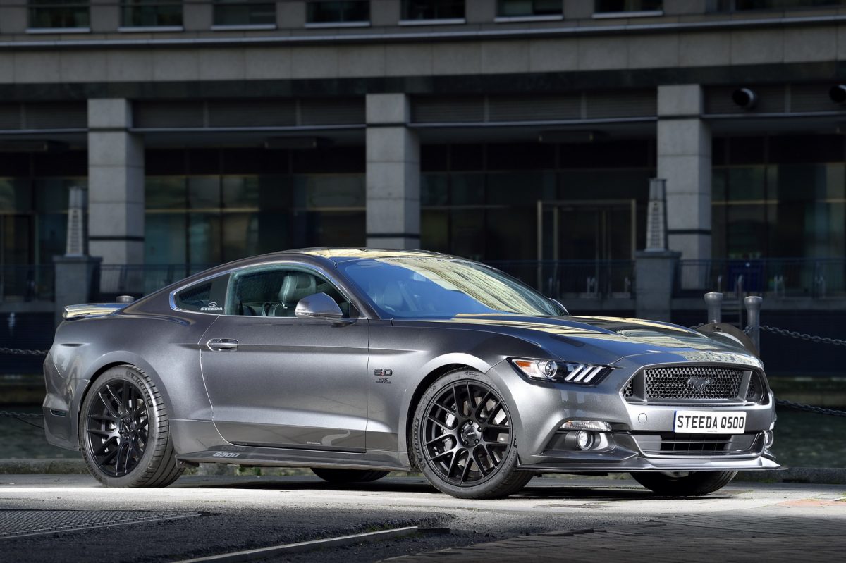 FORD MUSTANG