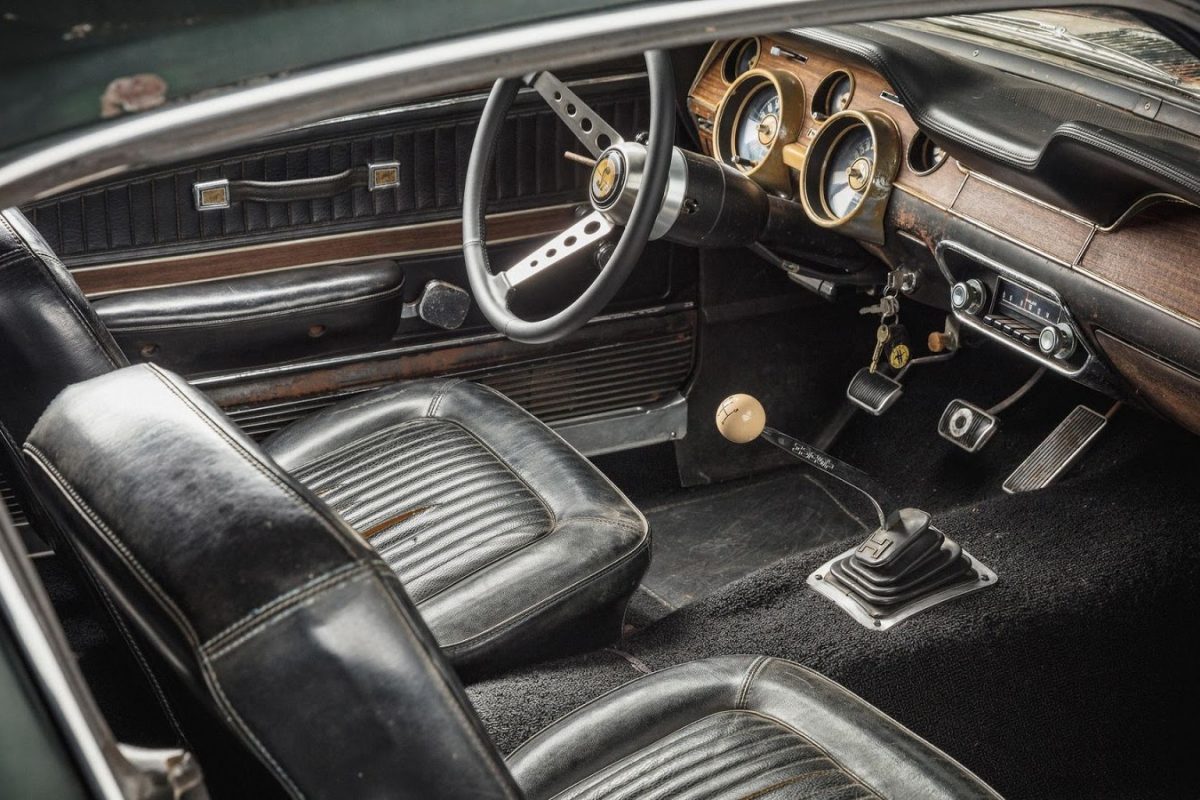 FORD MUSTANG
