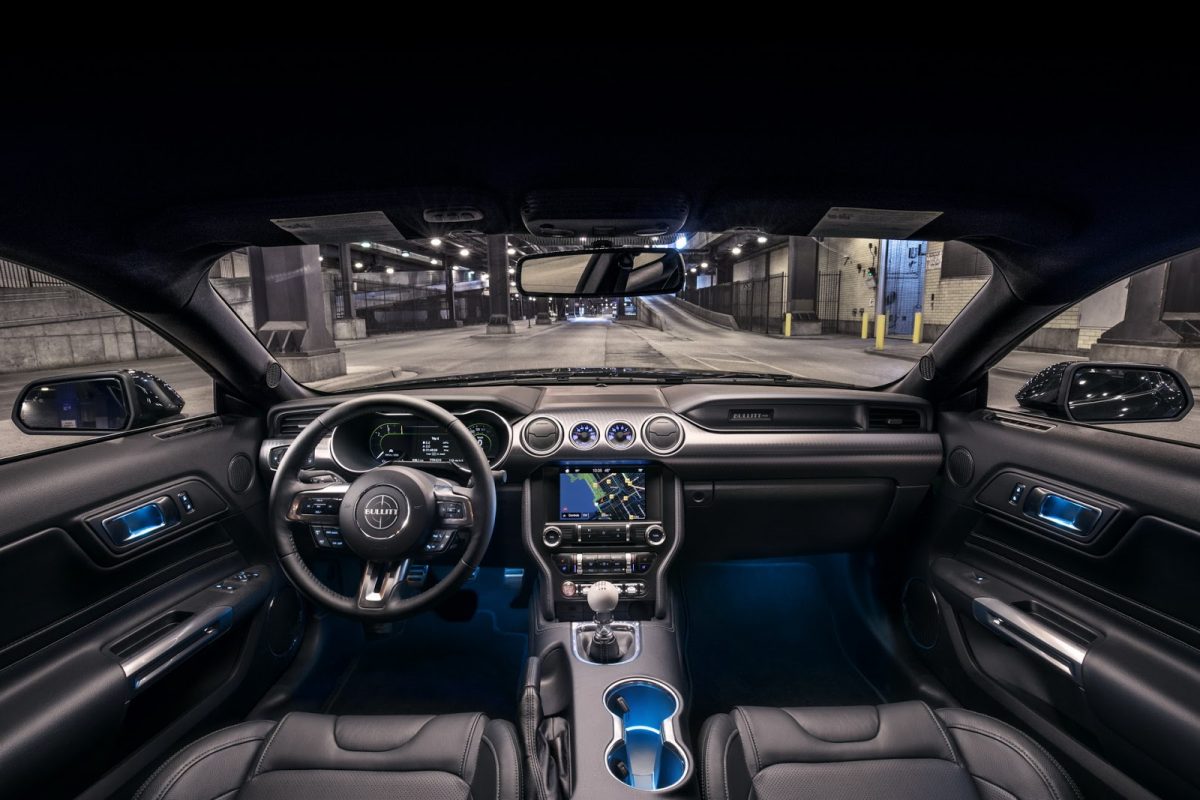 FORD MUSTANG
