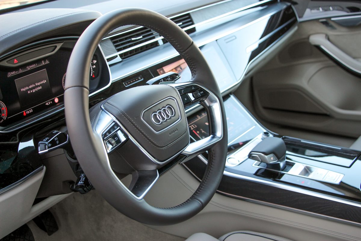 AUDI A8