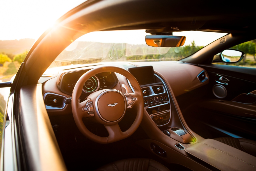 ASTON MARTIN DB11