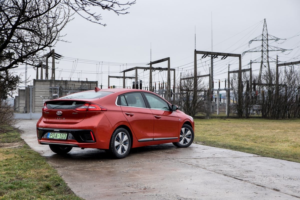 HYUNDAI IONIQ