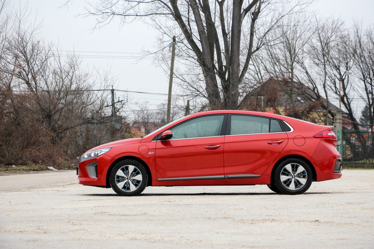 HYUNDAI IONIQ