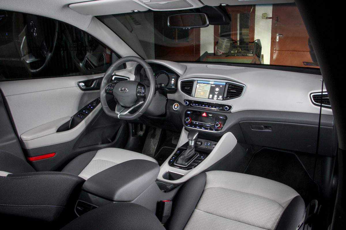 HYUNDAI IONIQ