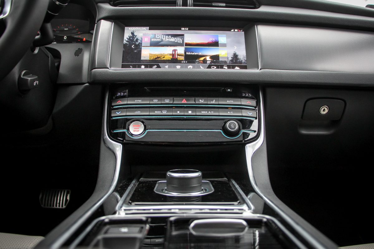 JAGUAR XF