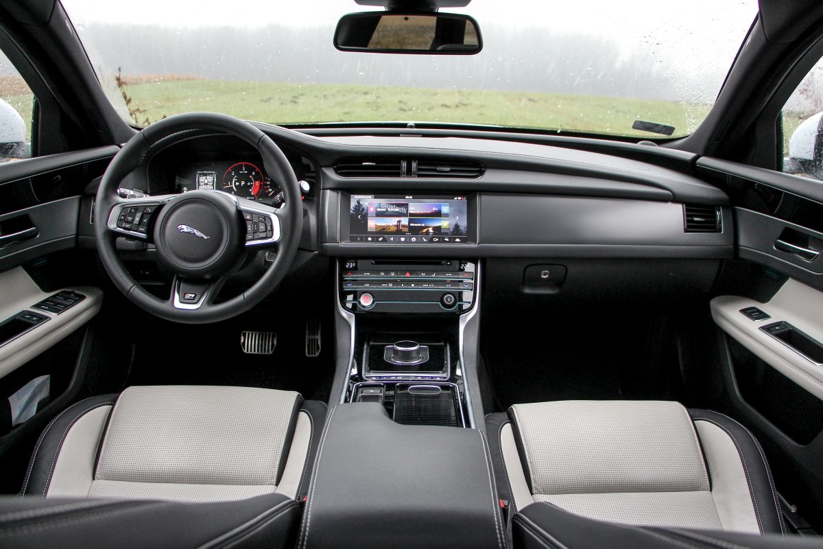 JAGUAR XF