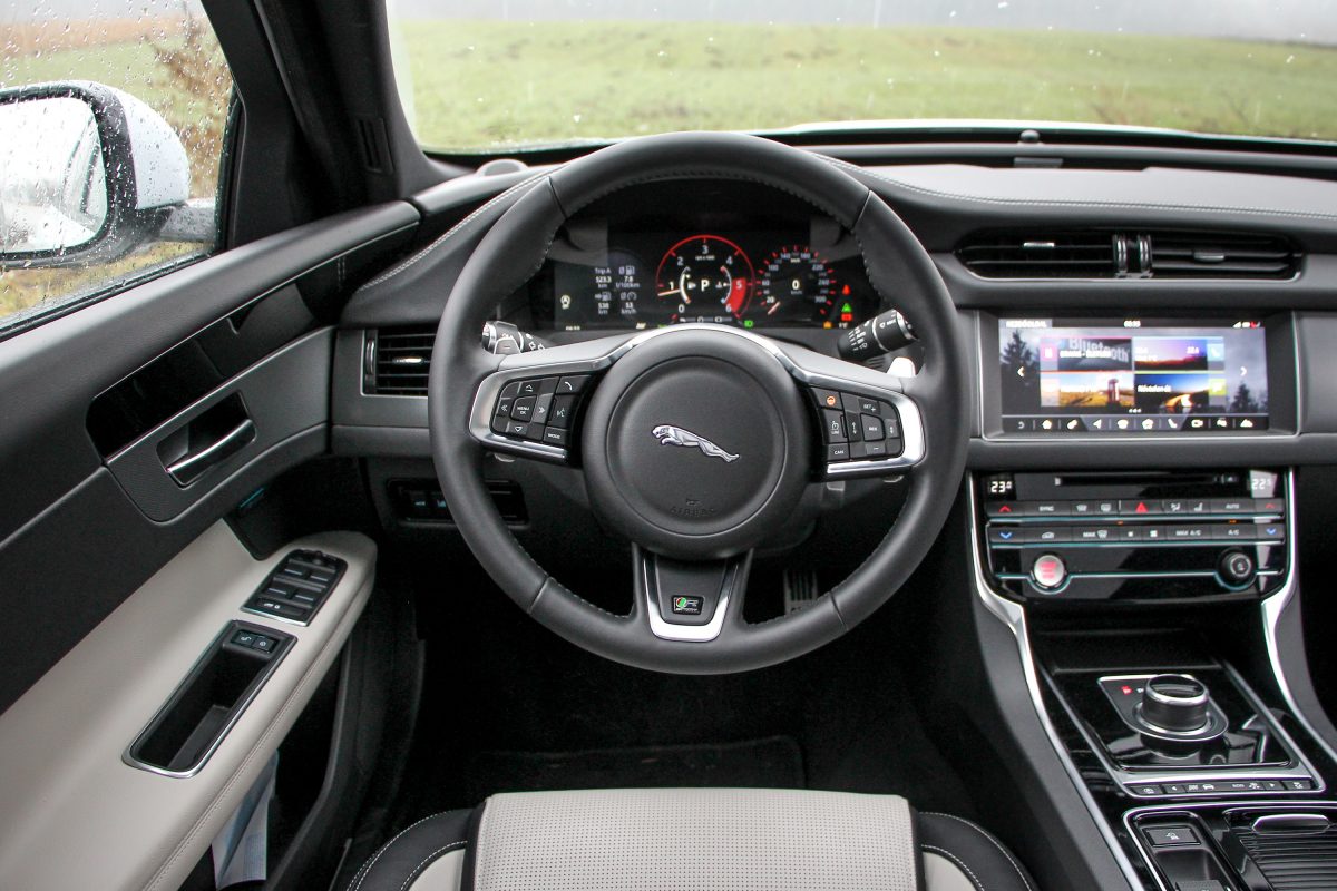 JAGUAR XF
