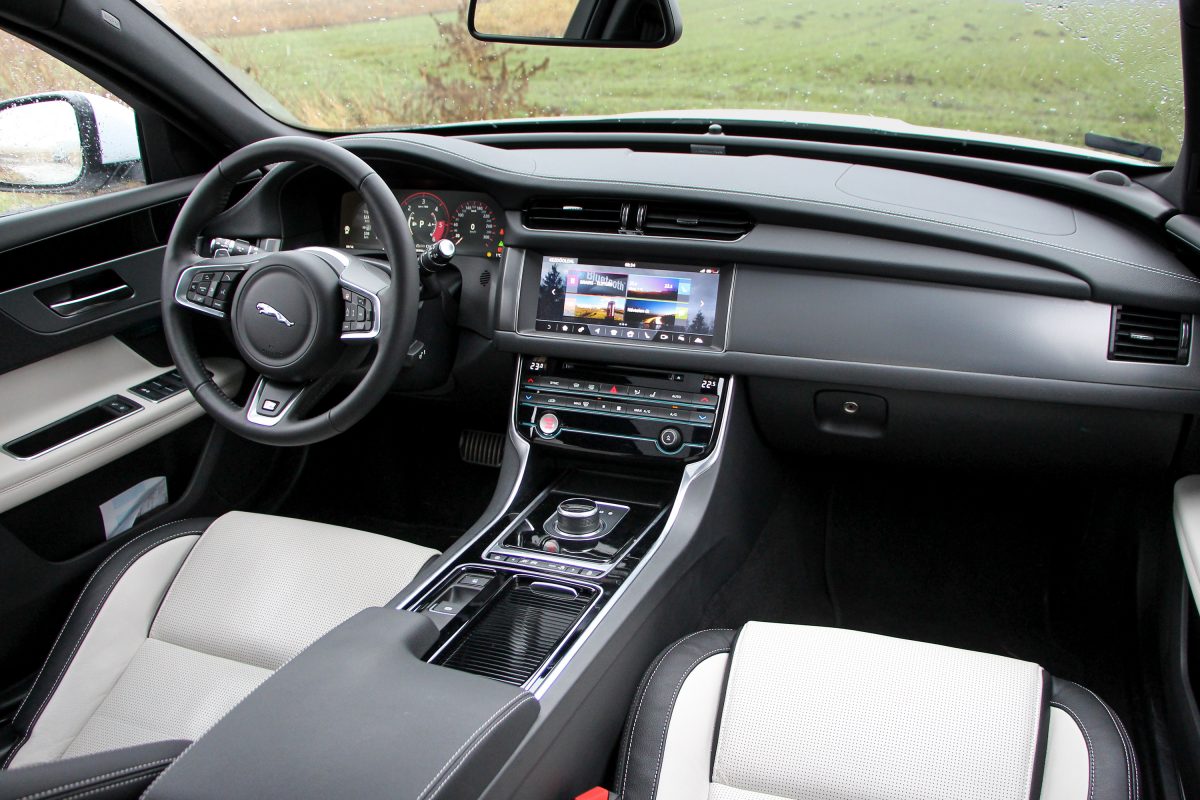 JAGUAR XF