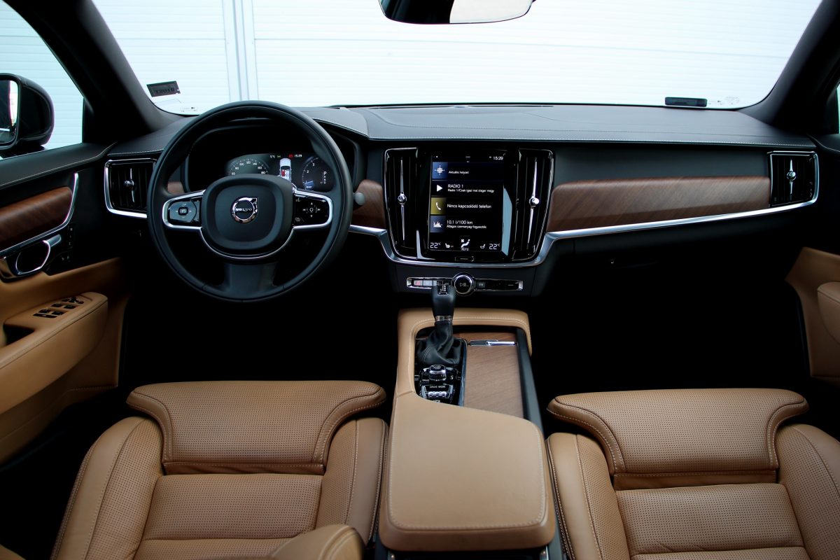 VOLVO