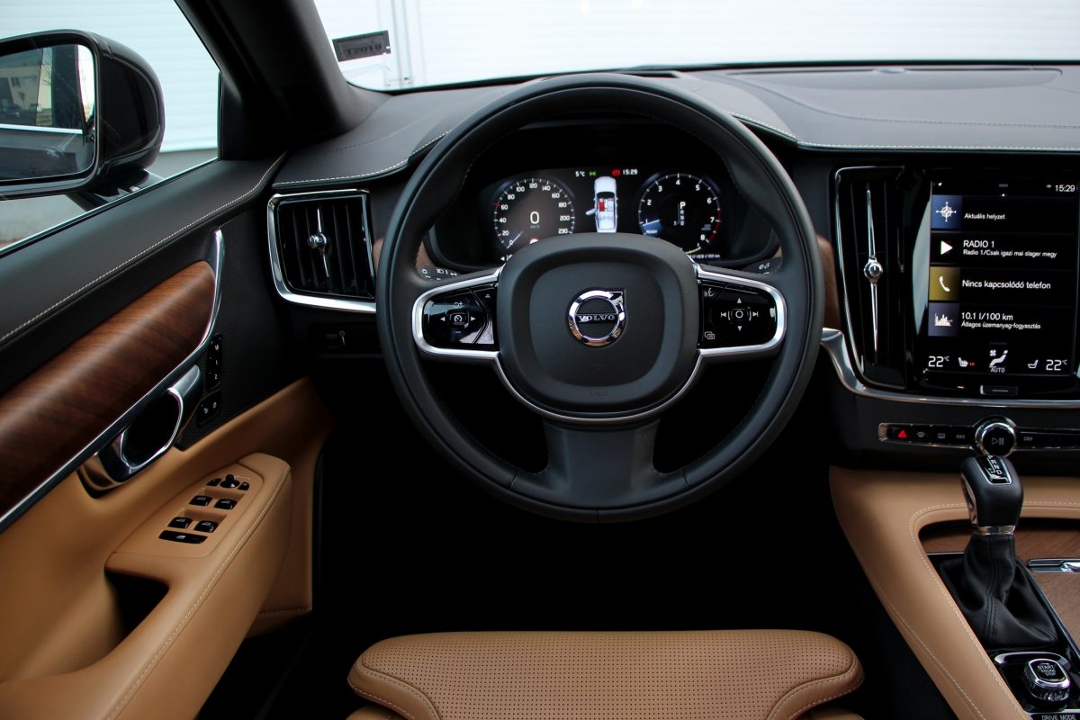 VOLVO