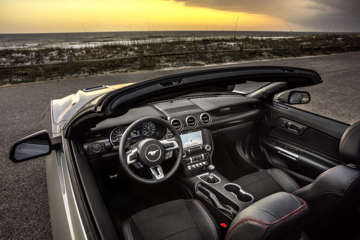 FORD MUSTANG