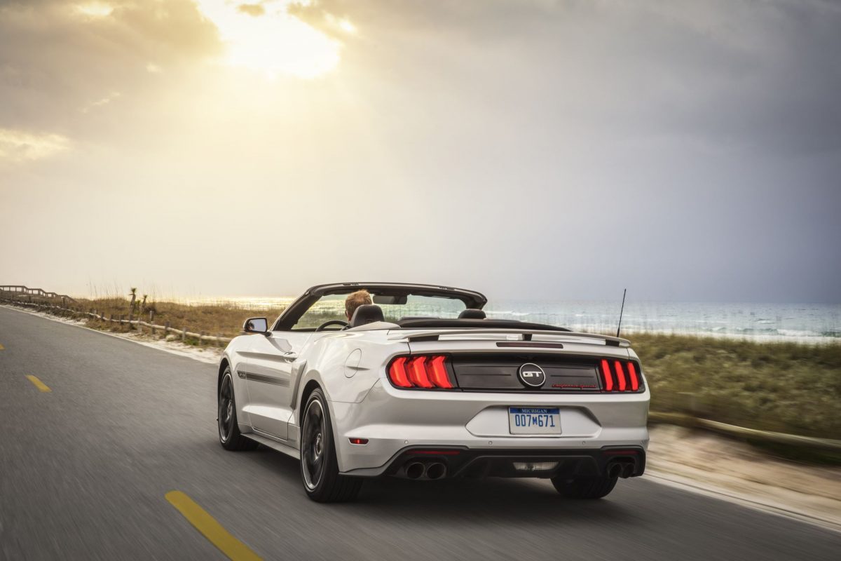 FORD MUSTANG