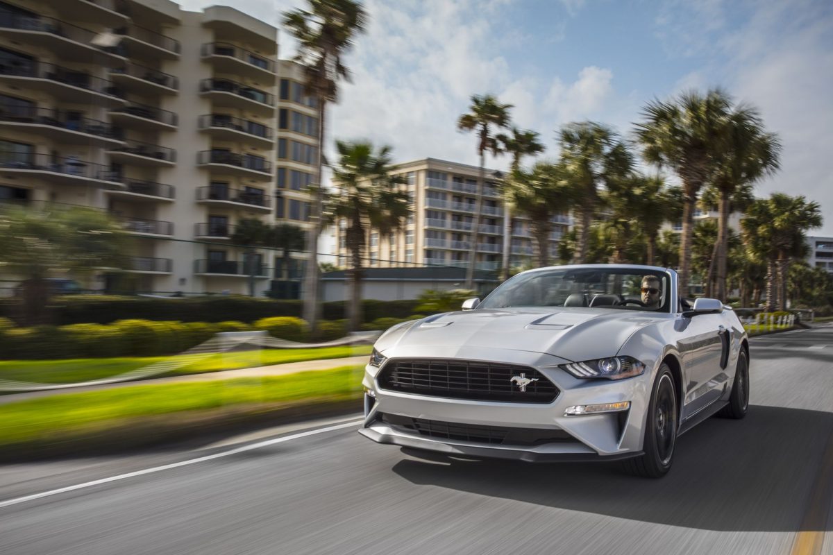 FORD MUSTANG