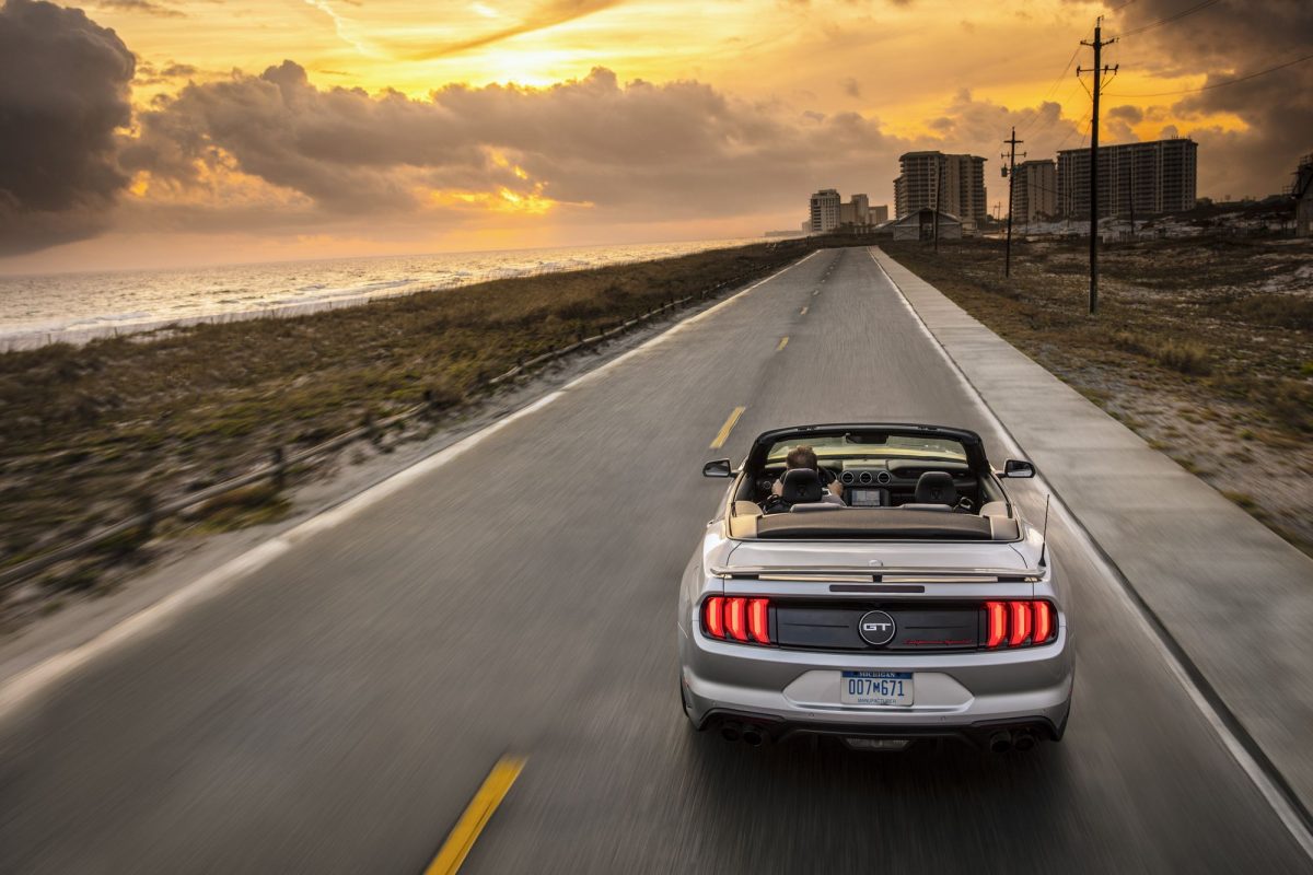 FORD MUSTANG