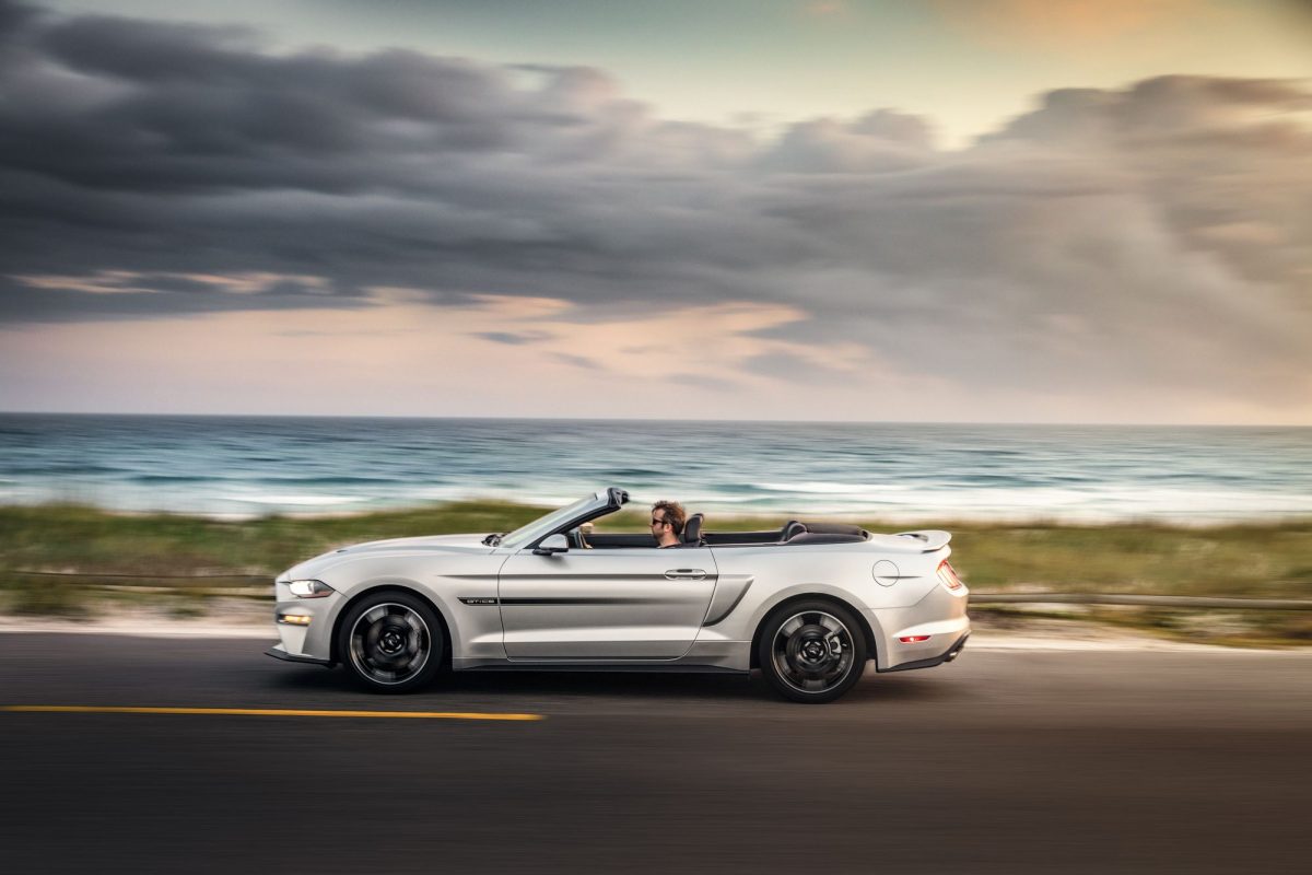 FORD MUSTANG