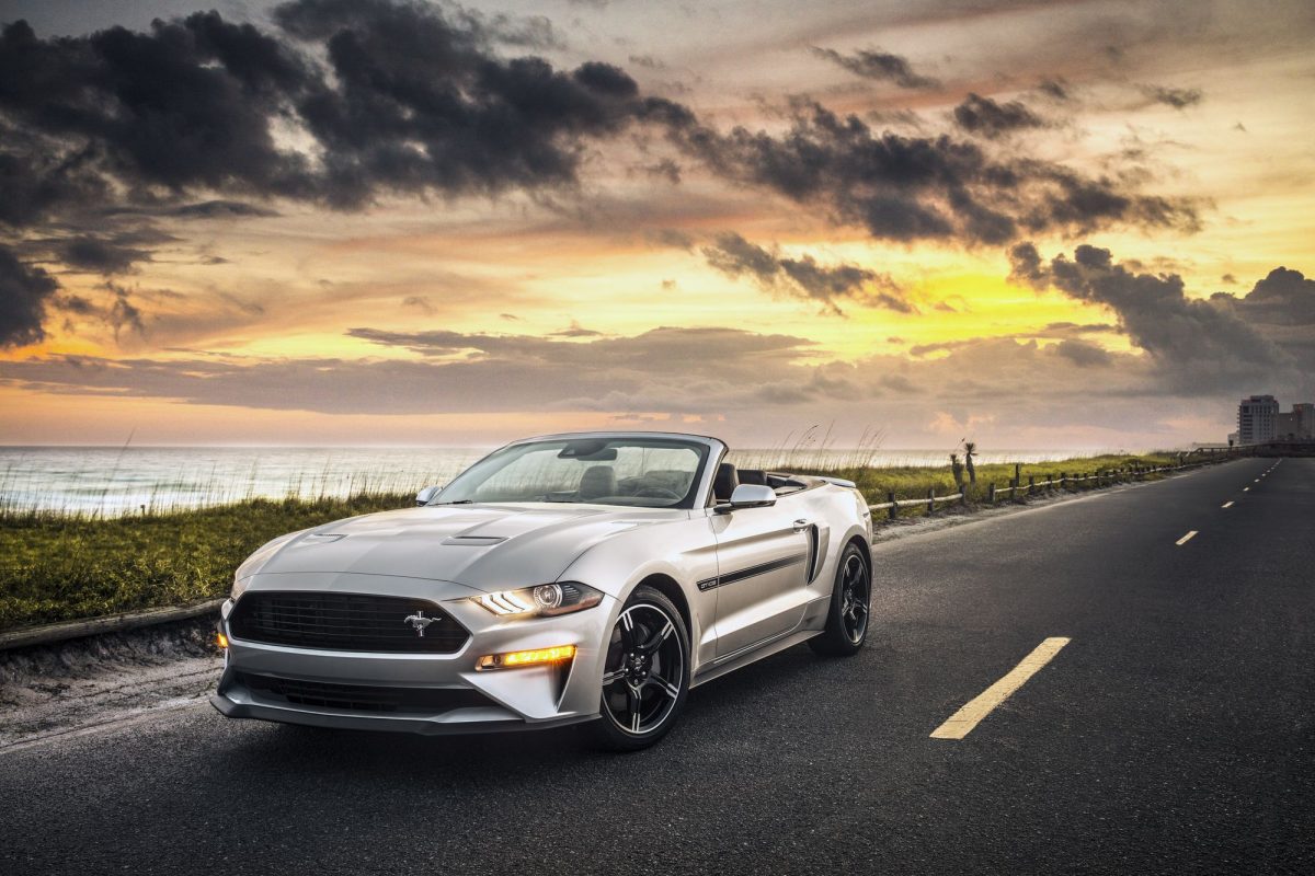 FORD MUSTANG