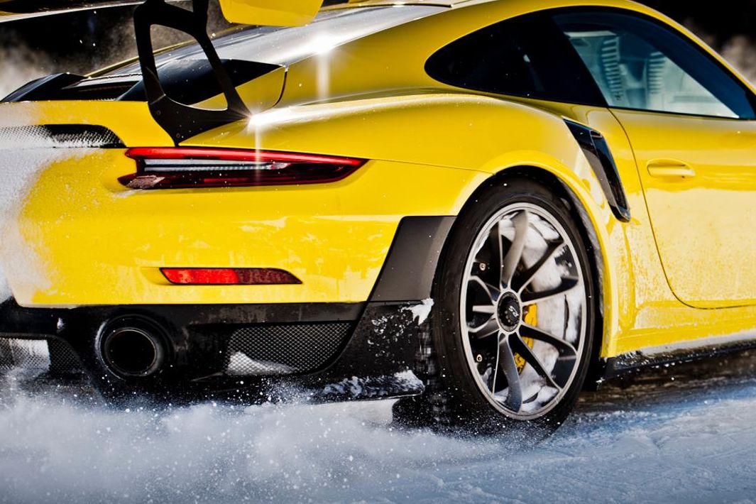 PORSCHE 911