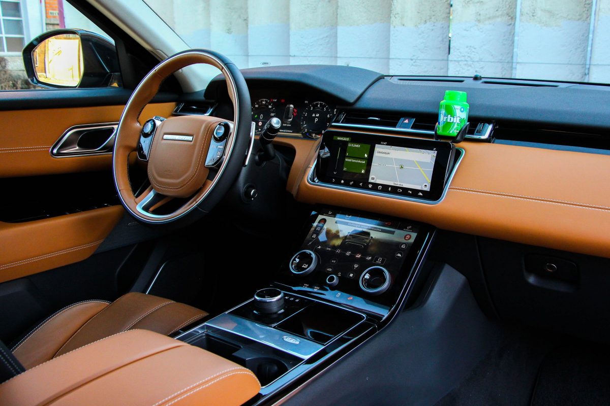 LAND ROVER RANGE ROVER VELAR