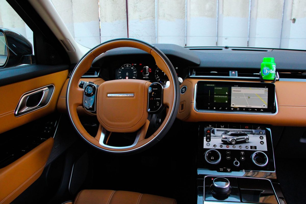 LAND ROVER RANGE ROVER VELAR