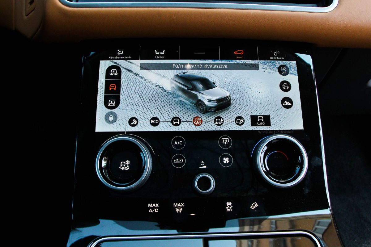 LAND ROVER RANGE ROVER VELAR