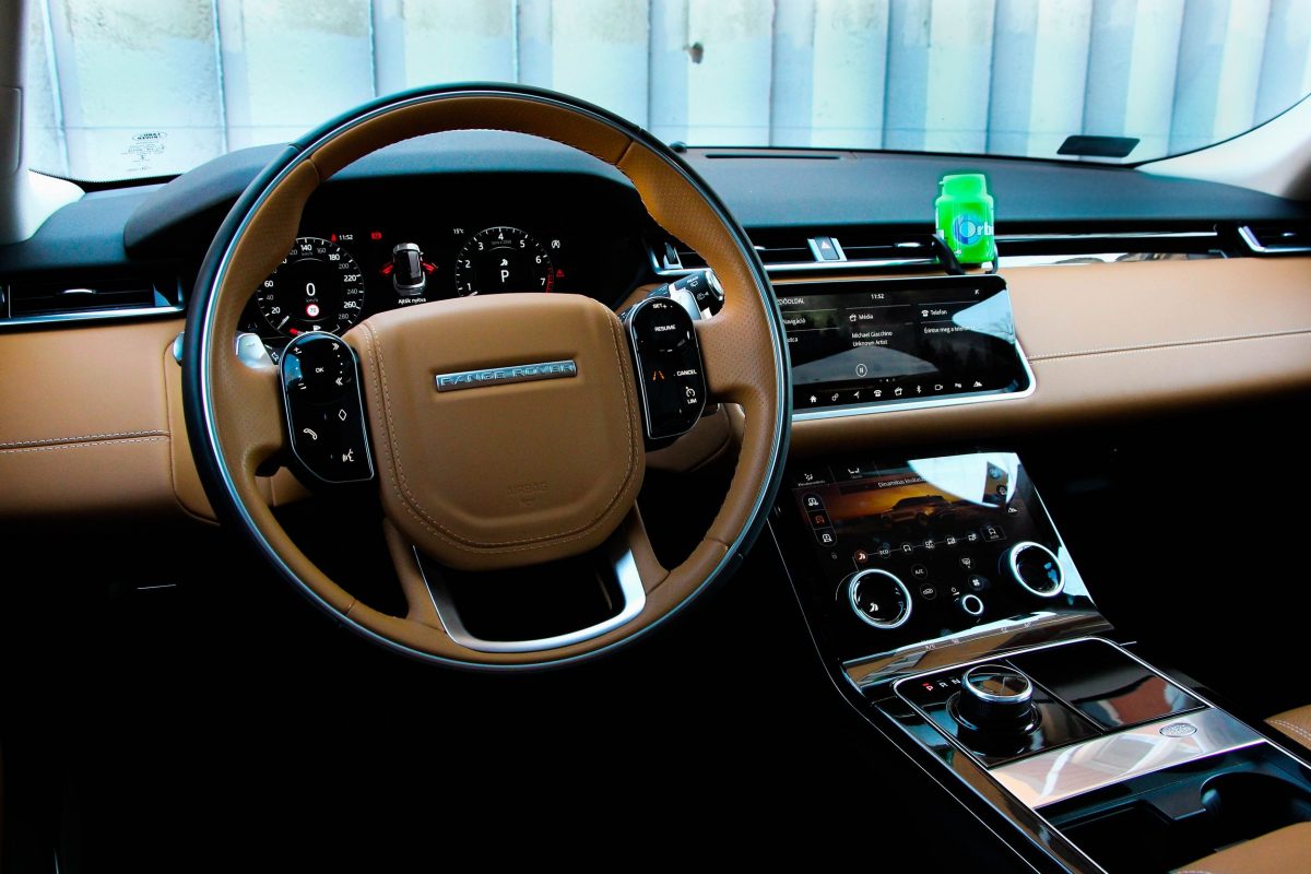 LAND ROVER RANGE ROVER VELAR