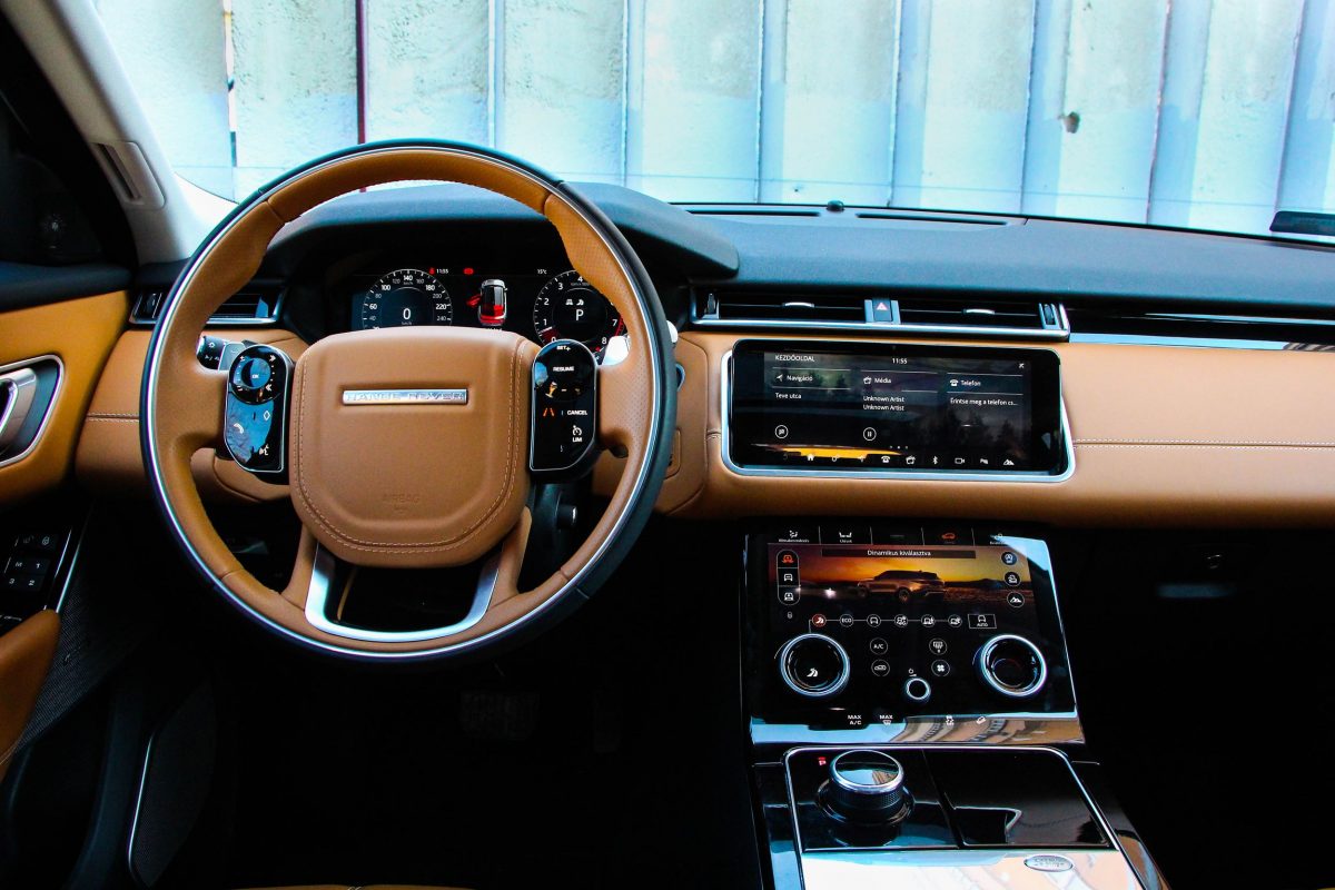 LAND ROVER RANGE ROVER VELAR
