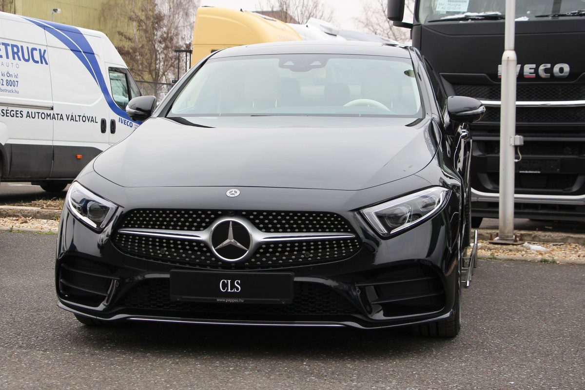 MERCEDES-BENZ